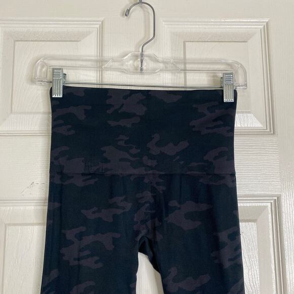 SPANX Look at Me Now Seamless Camo Legging Size Medium - Picture 3 of 6